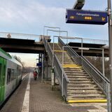 Die Bahn hat die Treppenstufen am Bahnhof Marl-Mitte auffälliger gestaltet