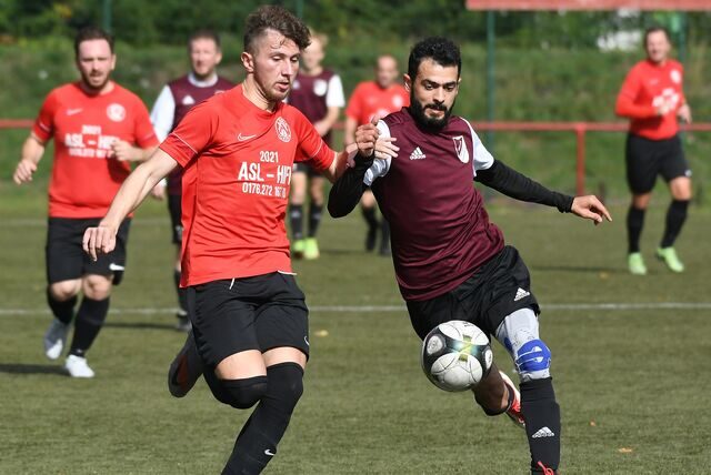 Für die SG Victoria/Sportfreunde (dunkle Hemden) läuft am 8. Januar eine Vierte Mannschaft auf.