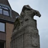 Der Kopf des Jockeys vom Reiterdenkmal in der Castroper Altstadt fehlt.
