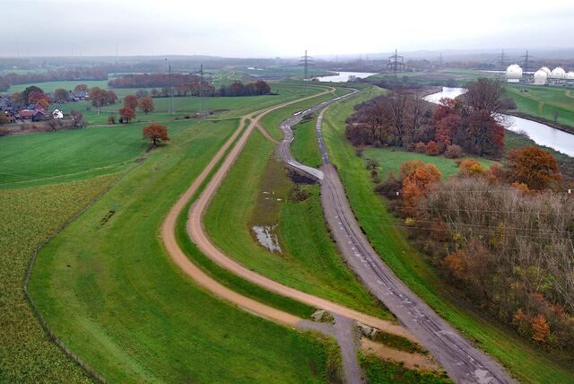 Neuer und alter Deich an der Lippe bei Lippramsdorf.