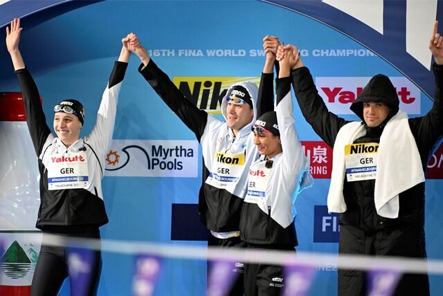 In Melbourne über die 4 x 50 m Lagen Mixed dabei: das Team aus Deutschland mit Ole Braunschweig, Anna Elendt, Marius Kusch (r.) und  Angelina Köhler.