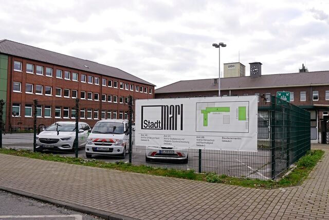 Das Rathaus ist mit vielen Ämtern in das Stadthaus an der Carl-Duisberg-Straße umgezogen.