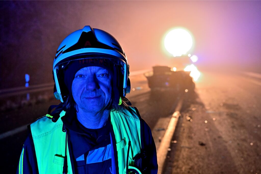Einsatzleiter Udo Garschagen von der Feuerwehr Haltern an der Unfallstelle
