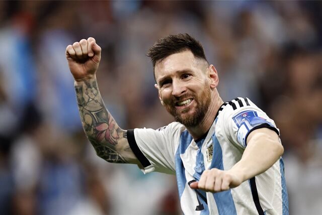Lionel Messi ballt seine Fäuste.