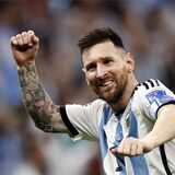 Lionel Messi ballt seine Fäuste.