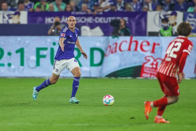Henning Matriciani auf dem Fußballplatz.