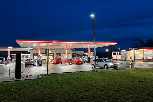 Die Tankstelle an der Selmer Straße in Lüdinghausen ist am Montagmorgen fast überfallen worden.
