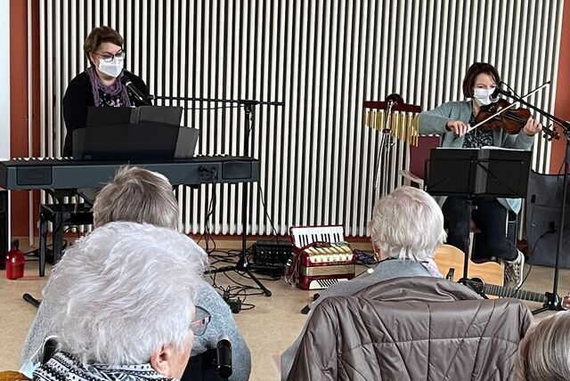 Die beiden Musiktherapeutinnen Dr. Barbara Keller und Cornelia Klären