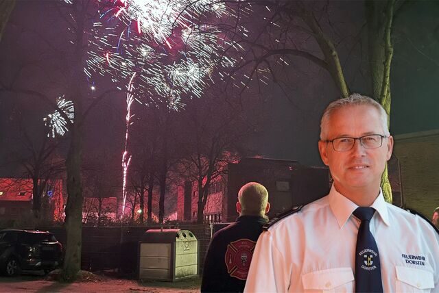 Einsatzleiter Norbert Böge, im Hintergrund Silvester-Feuerwerk in Wulfen