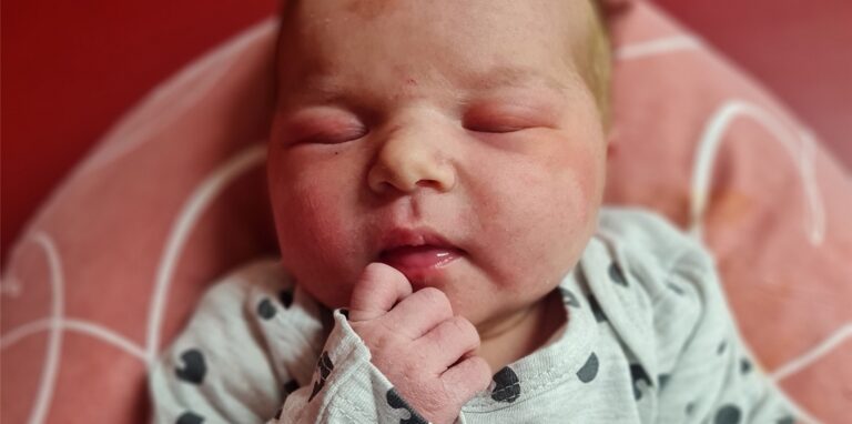 Die kleine Ayla Kuru ist das erste Castrop-Rauxeler Baby 2022.