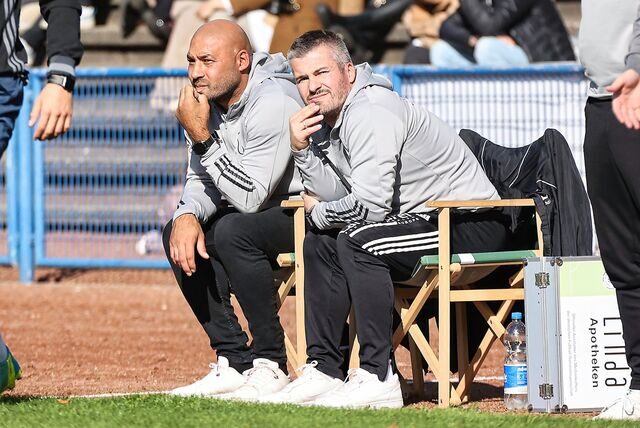 Ahmet Inal (l) und sein Co-Trainer Benjamin Wingerter zieht es vom Westfalenligisten YEG Hassel zu einem Landesligisten.