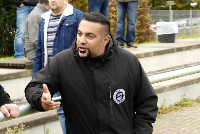 VfL Kamens Trainer Emre Aktas.