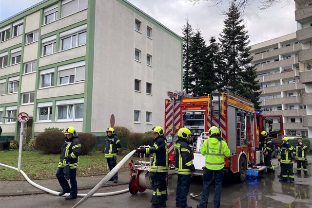 Schnell hatte die Feuerwehr den Küchenbrand mit Wasser gelöscht.