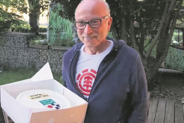 „Herten braucht dich“, steht auf der Torte, die Fred Toplak am Abend der für ihn nicht siegreichen Landtagswahl (15. Mai 2022) von Freunden geschenkt bekommt. Er bleibt als Fraktionsvorsitzender der von ihm gegründeten TOP-Partei im Hertener Rat aktiv.