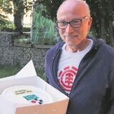 „Herten braucht dich“, steht auf der Torte, die Fred Toplak am Abend der für ihn nicht siegreichen Landtagswahl (15. Mai 2022) von Freunden geschenkt bekommt. Er bleibt als Fraktionsvorsitzender der von ihm gegründeten TOP-Partei im Hertener Rat aktiv.