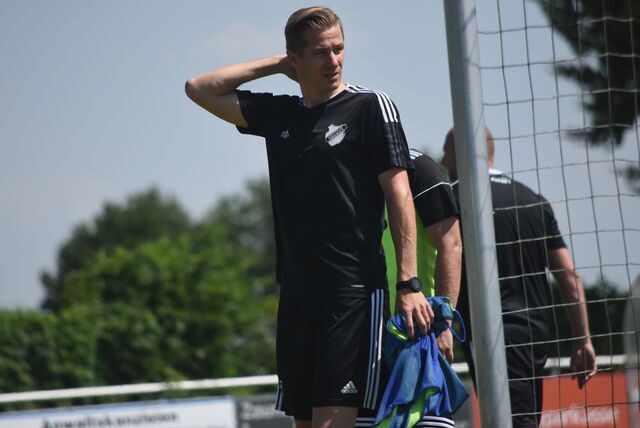 Dennis Gerleve ist nach zwei Jahren kein Trainer mehr in Vinnum. Er sagt, dass er hingeschmissen hat, der Verein stellt die Trennung einvernehmlich dar. Ein Nachfolger ist gefunden.