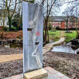 Verschmierte Info-Stele.