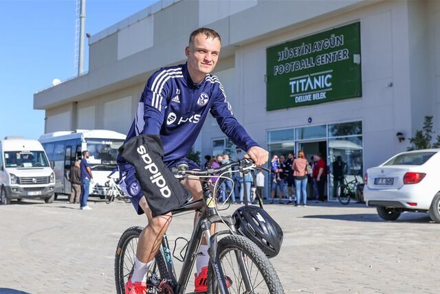Niklas Tauer auf dem Fahrrad.