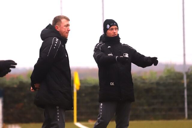 Setzen auf die Rückrunde in der Westfalenliga 1: TuS 05 Sinsens Trainer Timo Koscholleck (links) und Christian Kopse.