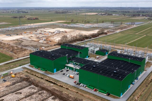 Eine Konverter-Station der Firma NordLink. Gleichstrom wird in dieser Anlage in Wechselstrom umgewandelt und in das deutsche Stromnetz eingespeist. Ein ähnliches Projekt will auch Amprion für seine geplante Windstromleitung bauen – ein Standort-Vorschlag dafür liegt in Altendorf-Ulfkotte.