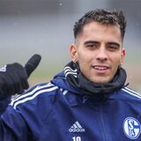 Rodrigo Zalazar zeigt Daumen hoch.