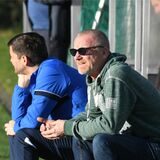 Frank Rinklake (r) ist Trainer des souveränen Bezirksliga-Spitzenreiters FC Altenbochum und hat seinen Rücktritt für das Saisonende angekündigt.