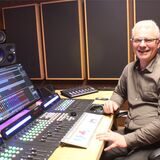 Markus Hunke aus Waltrop sitzt in seinem Studio in Waltrop. Er ist zweiter Vorsitzender des Vereins Kunstfreunde im Vest.