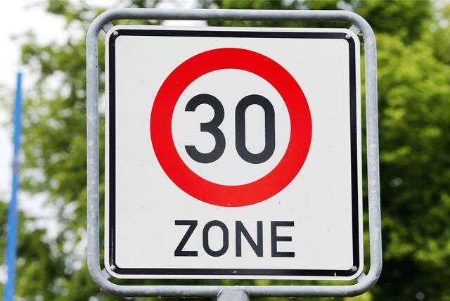 In vielen innerstädtischen Bereichen gilt Tempo 30.