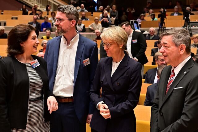 Neujahrsempfang der CDU Marl: (v.l.) die stellvertretende Marler Bürgermeisterin Angelika Dornebeck, der CDU-Stadtverbandsvorsitzende Thomas Terhorst, NRW-Schulministerin Dorothee Feller und Marls Bürgermeister Werner Arndt.