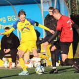 Nico Chrobok (l) traf im Derby gegen Arminia Ickern für die Spvg Schwerin zum 1:0.