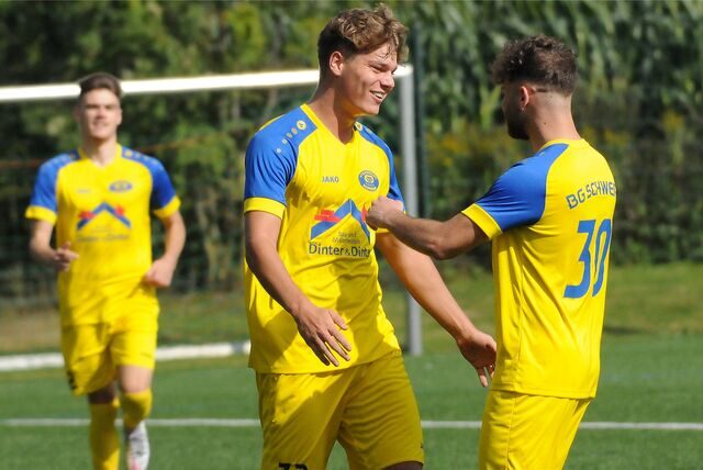 Louis Wissing (vorne links) wechselt von der Spvg Schwerin zum VfB Waltrop. In Waltrop hatte er bereits in der Jugend gespielt.