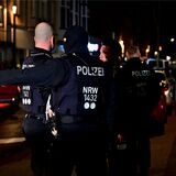 Die Polizei im Einsatz an der Langen Straße in Castrop-Rauxel.