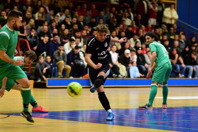 Auf ihn setzt der TuS 05 Sinsen bei der Hallenstadtmeisterschaft: Nicolai Pakowski war einer einer herausragenden Kicker beim Mitternachtscup in Herten.