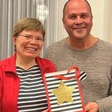 Thomas Prinz, Vorsitzender der SPD-Fraktion im Hertener Rat, begrüßt die SPD-Stadtverbandsvorsitzende Dr. Babette Nieder als neues Fraktionsmitglied.