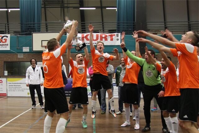 So jubelte der TuS 05 Sinsen 2015 über seinen zweiten Titel: In der Gunst der Fans liegt der vierfache Hallenstadtmeister diesmal aber nicht vorn.