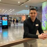 Gerrit Beckmann steht im Innenraum des Palais Vest in Recklinghausen