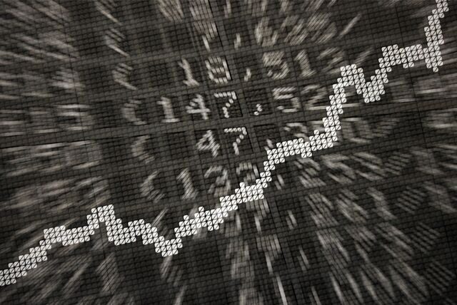 Diese Anzeige in der Börse zeigt die Dax-Kurve und verschiedene Börsenkurse.