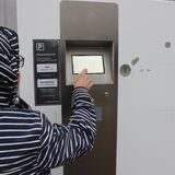 Ein Automat auf dem Parkplatz hinter der Woolworth in Waltrop.