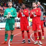 Die BVB-Spieler klatschten in die Hände.