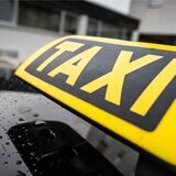 Ein Taxi-Schild.