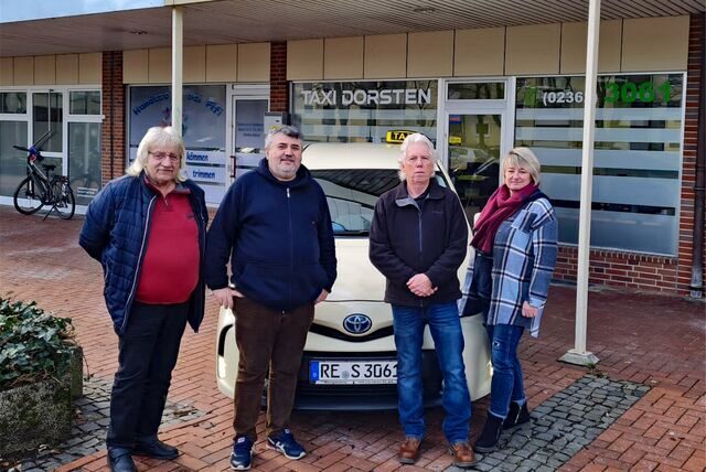 Ömer Saka, Chef von Taxi Dorsten, hat einige ehemalige Fahrerinnen und Fahrer von Taxi Heethey übernommen.