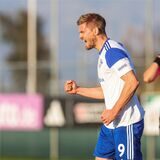 Simon Terodde freut sich über ein Torerfolg.