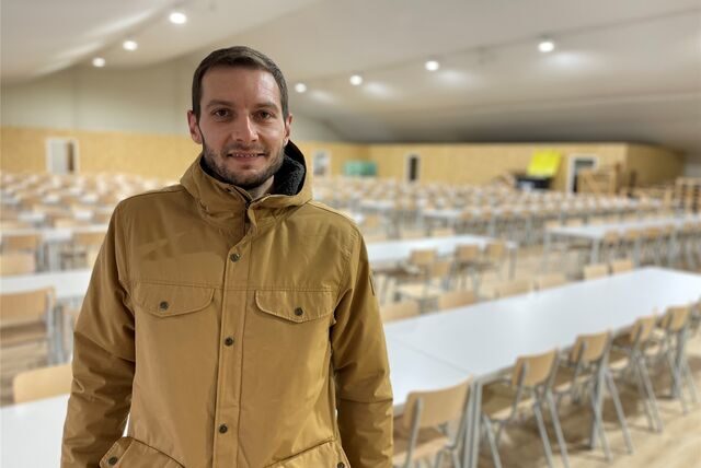 Ragnar Eitelberg in der Notunterkunft für Geflüchtete in Castrop-Rauxel.