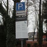 Auf dem Parkplatz hinter der Woolworth in Waltrop werden künftig die Kennzeichen der Autos per Videokamera erfasst.