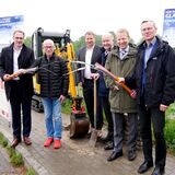 Beim ersten Spatenstich für den Glasfaser-Ausbau in Herten im Dezember 2019 waren die Hertener Stadtwerke und Gelsen-Net noch konkurrenzlos. Im Scherlebecker Gewerbegebiet „An der Vestischen“, das ebenfalls angeschlossen wurde, stehen hier unter anderem (v.l.) Thorsten Rattmann (Geschäftsführer Hertener Stadtwerke), der damalige Hertener Bürgermeister Fred Toplak, der damalige Hertener Stadtbaurat Christoph Heidenreich und Gelsen-Net-Geschäftsführer Carsten Wick (2.v.r.).