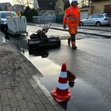 Große Wasserpfützen auf der Straße Am Kleinen Ring