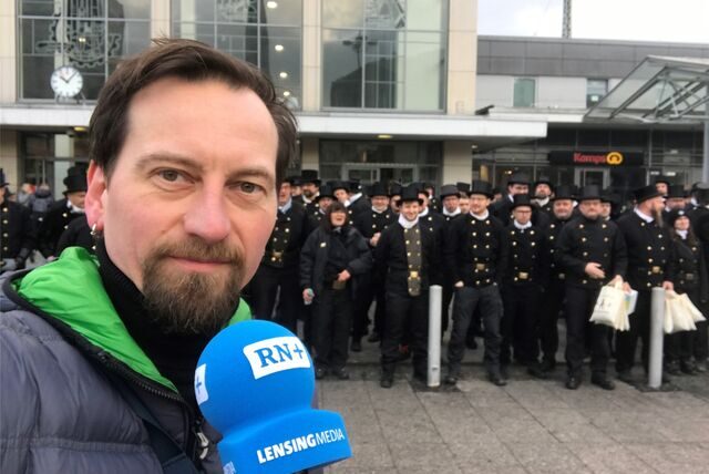 Redakteur Björn Althoff begleitet rund 140 Schornsteinfeger bei ihrem Marsch durch die Dortmunder City.