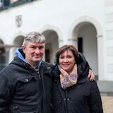 Der gebürtige Dorstener Martin Janowitz gemeinsam mit seiner Frau Anita auf dem Dorstener Marktplatz.