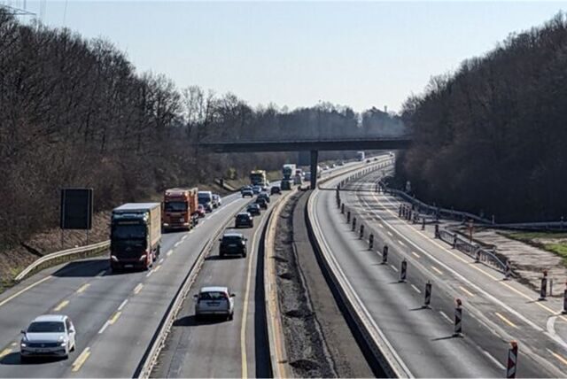 Die Baustelle auf der A 31 zwischen Kirchhellen und Dorsten bleibt noch mindestens bis März 2023.