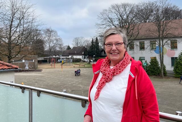 Schulleiterin Christel Berg auf der Dachterrasse der Clemens-Höppe-Schule in Oer-Erkenschwick.